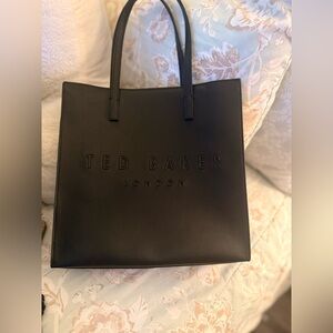 D9: Ted Baker Elegant Black Tote